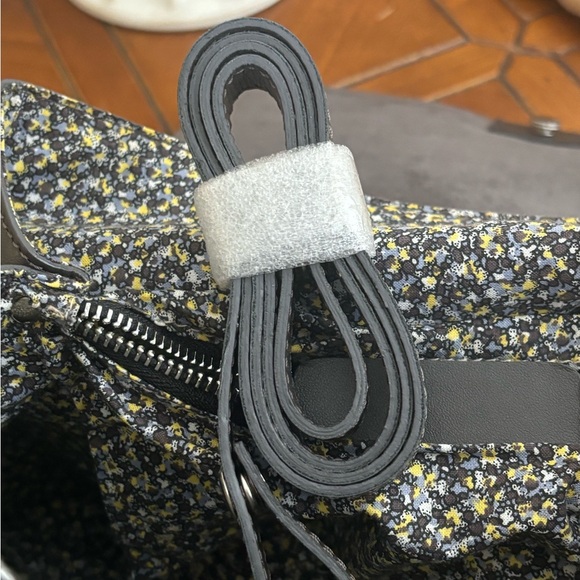 Lia Numa Dark Gray Leather Shoulder Bag - Picture 7 of 13